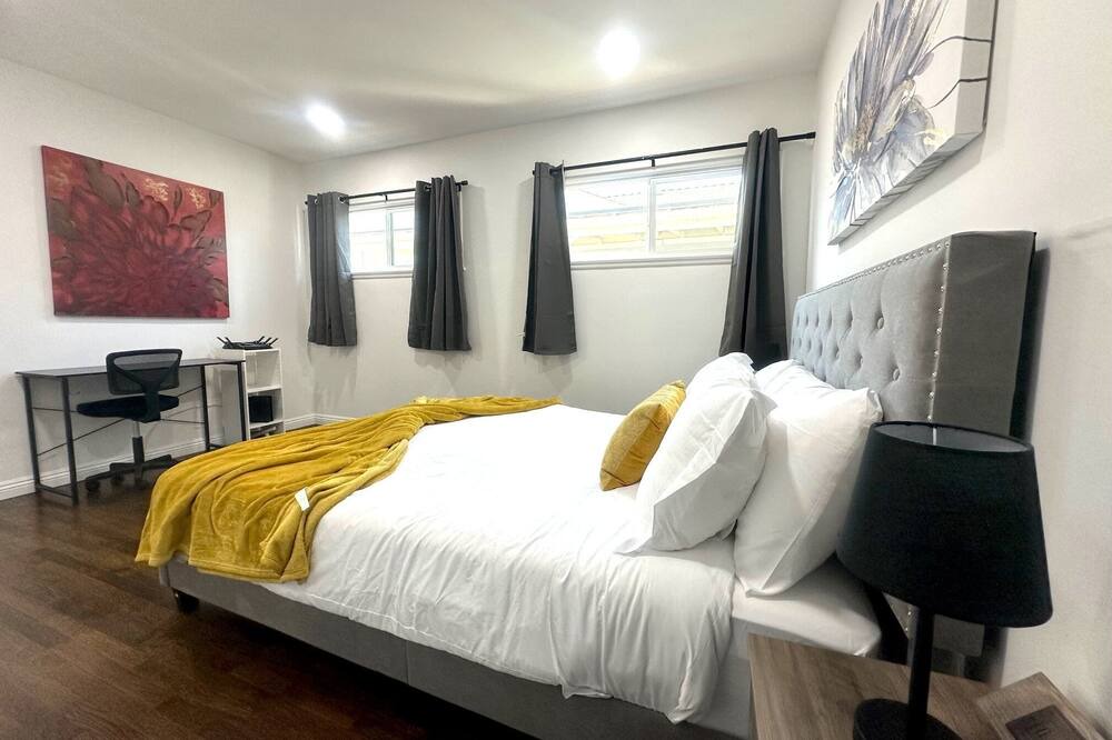 Photo of Bedroom in Lake Balboa