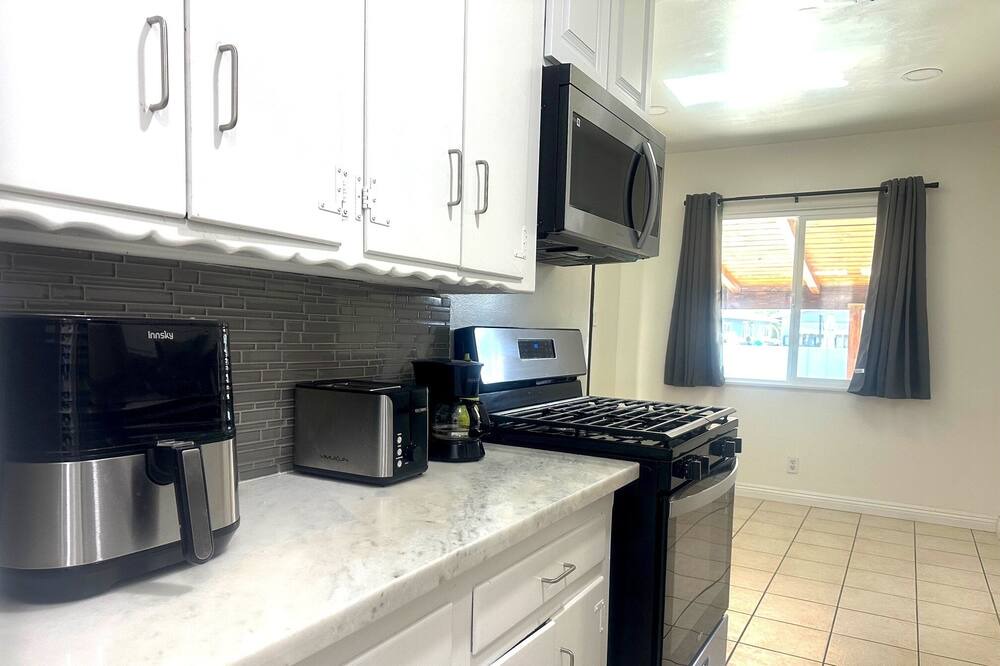 Photo of Kitchen in Lake Balboa
