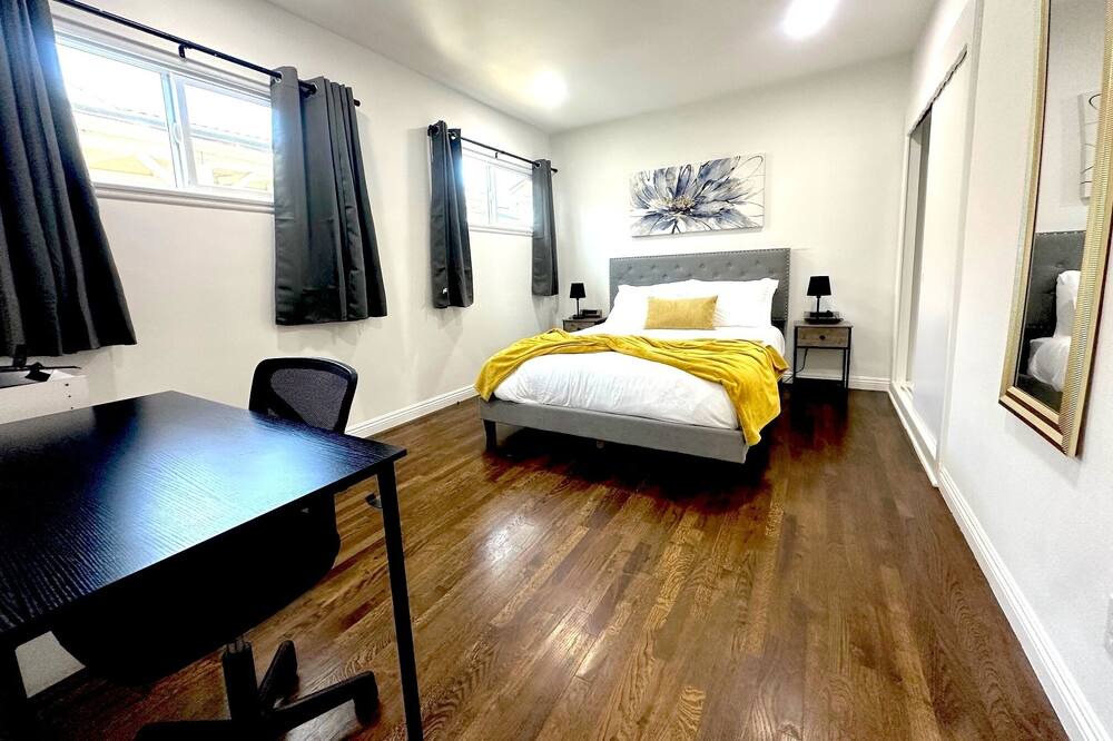 Photo of Bedroom in Lake Balboa