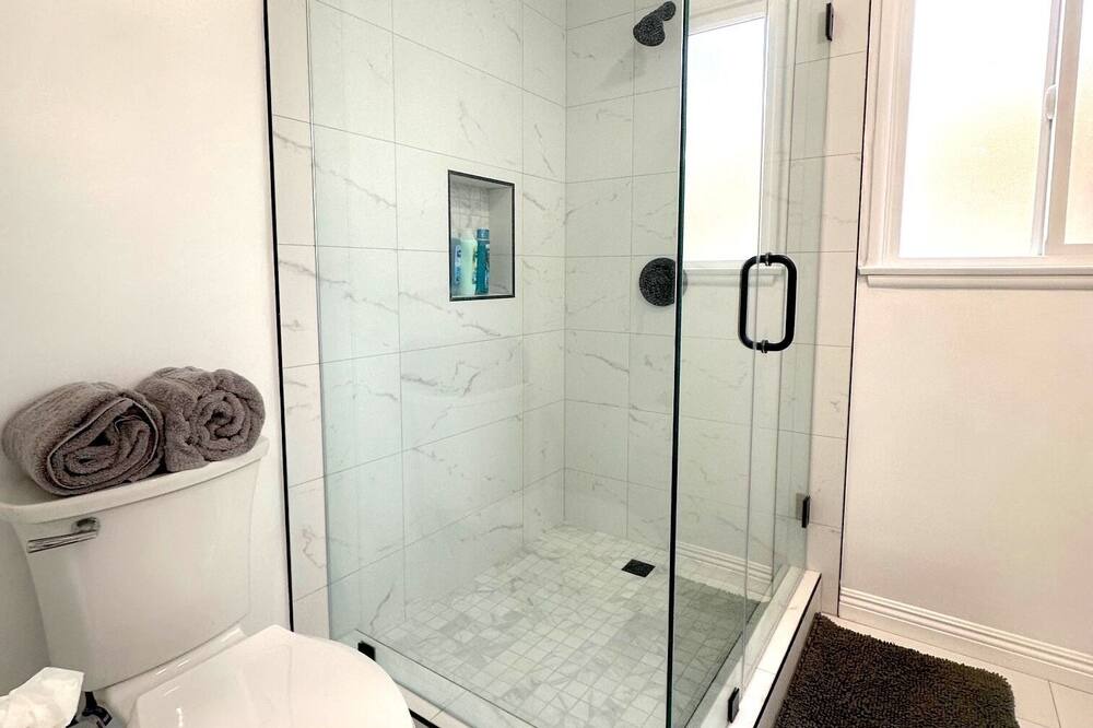 Photo of Bathroom in Lake Balboa