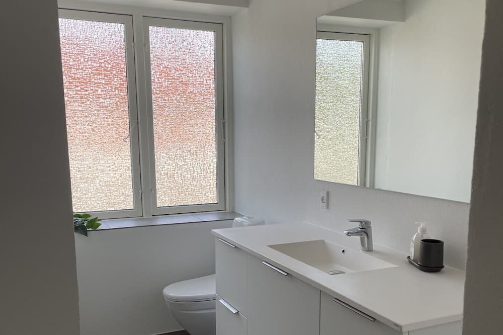 Photo of Bathroom in Give