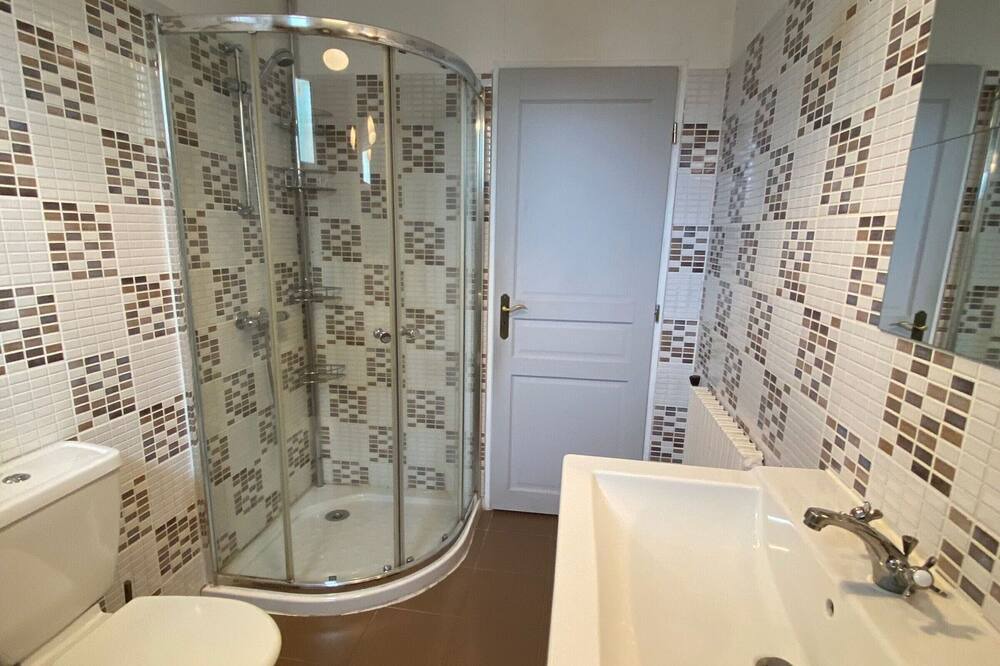 Photo of Bathroom in Previnquieres