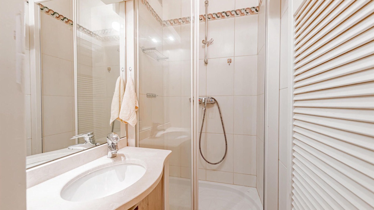Photo of Bathroom in Chaville