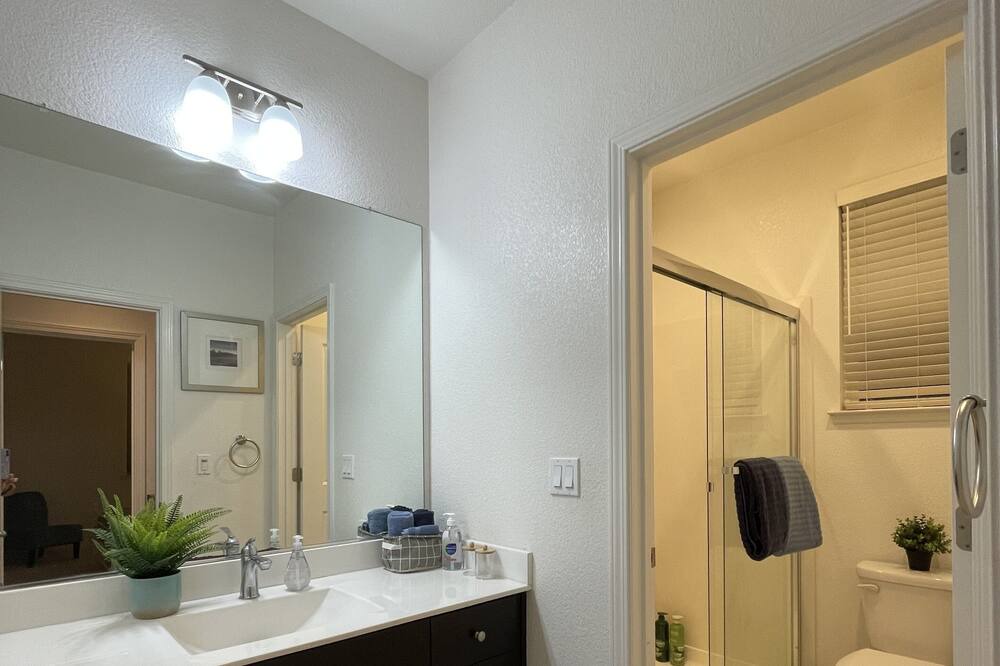 Photo of Bathroom in Lathrop