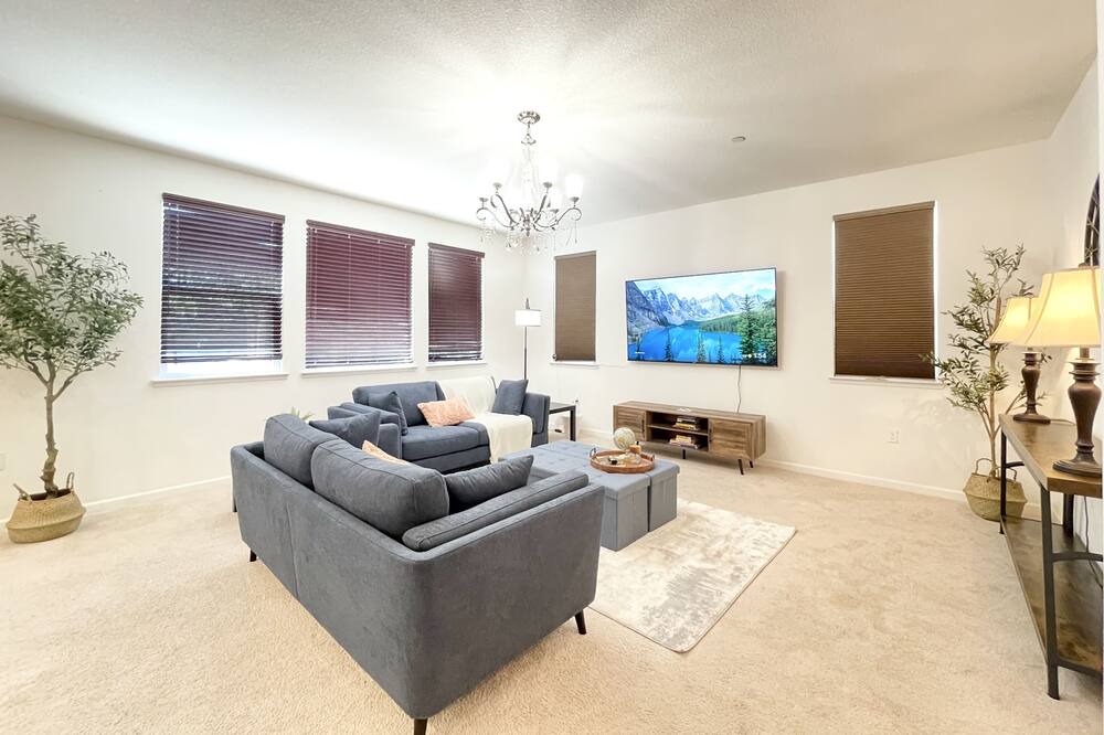 Photo of Livingroom in Lathrop