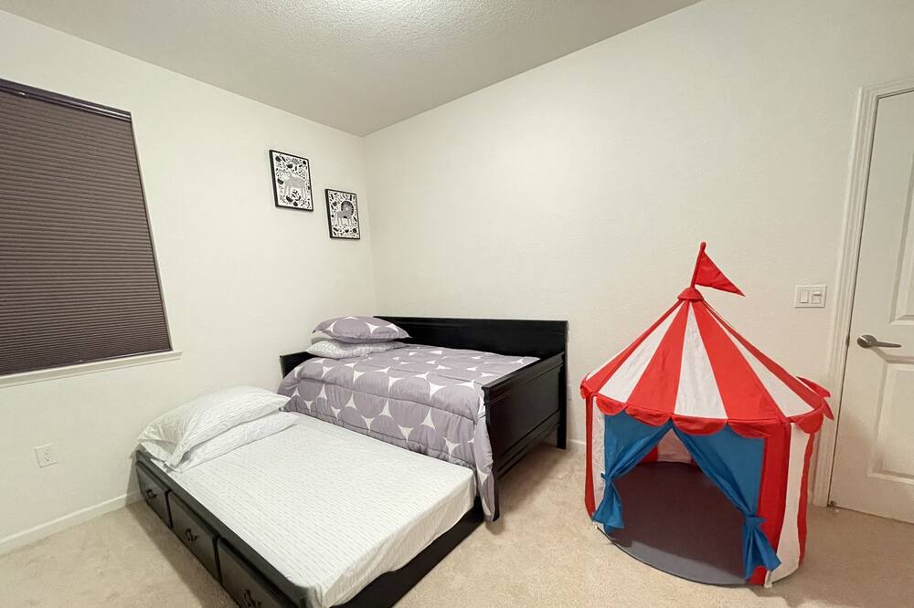Photo of Bedroom in Lathrop