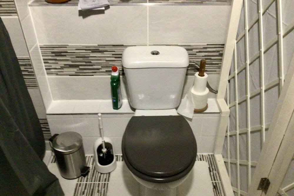 Photo of Bathroom in Saint-Cyr-du-Bailleul