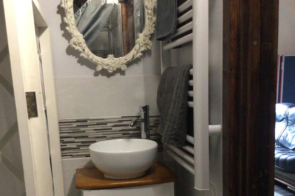 Photo of Bathroom in Saint-Cyr-du-Bailleul