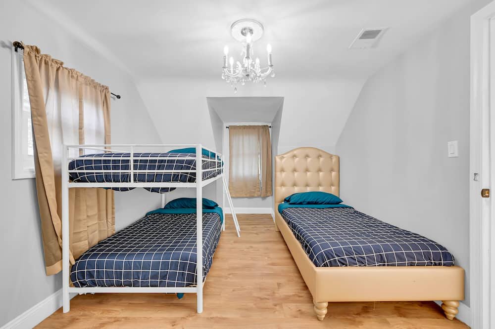 Photo of Bedroom in Englewood