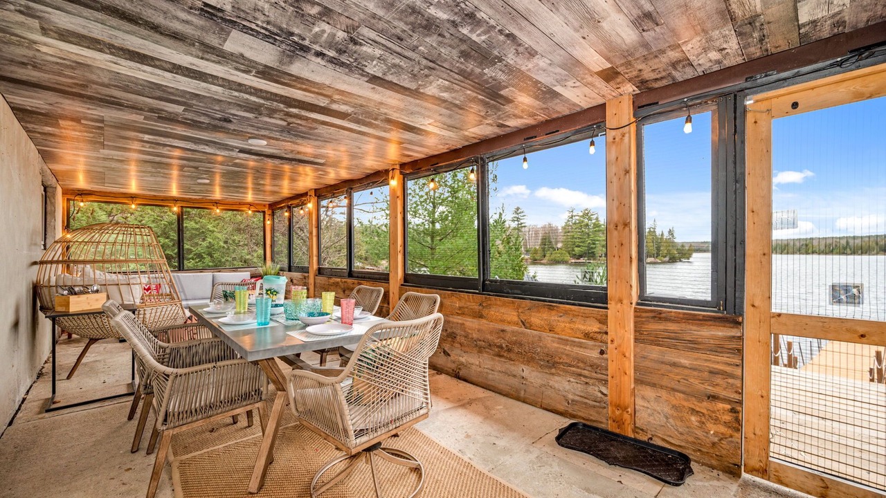 Photo of Patio Balcony in Lanark Highlands
