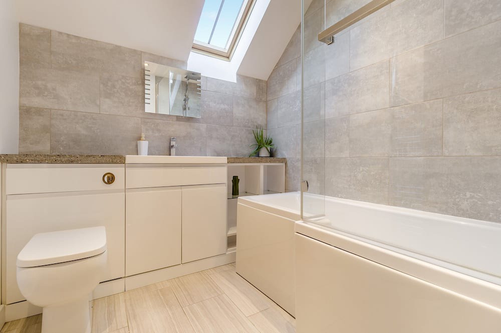 Photo of Bathroom in Marsh Lane