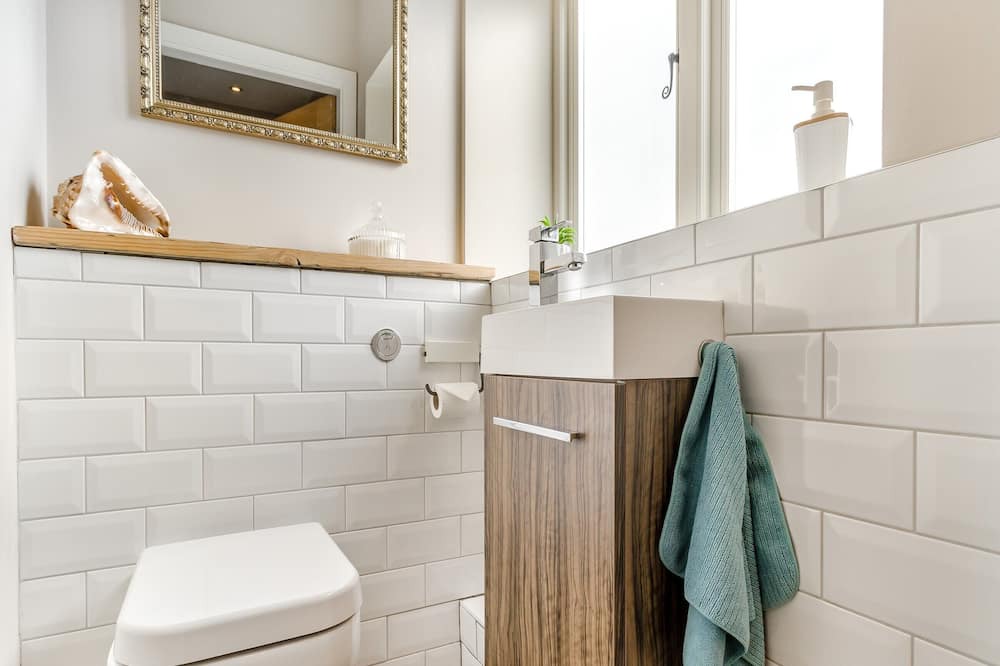 Photo of Bathroom in Marsh Lane