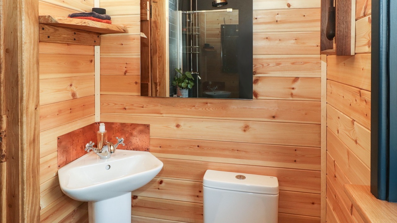 Photo of Bathroom in Knock