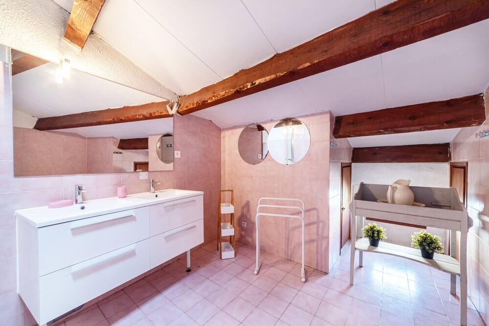 Photo of Bathroom in Palau-del-Vidre