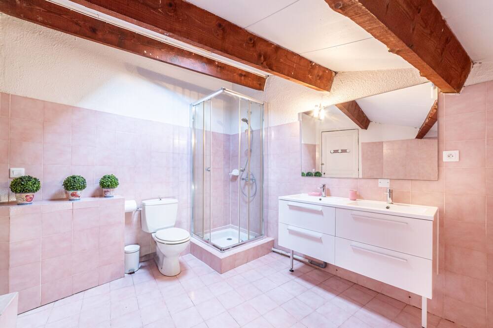 Photo of Bathroom in Palau-del-Vidre