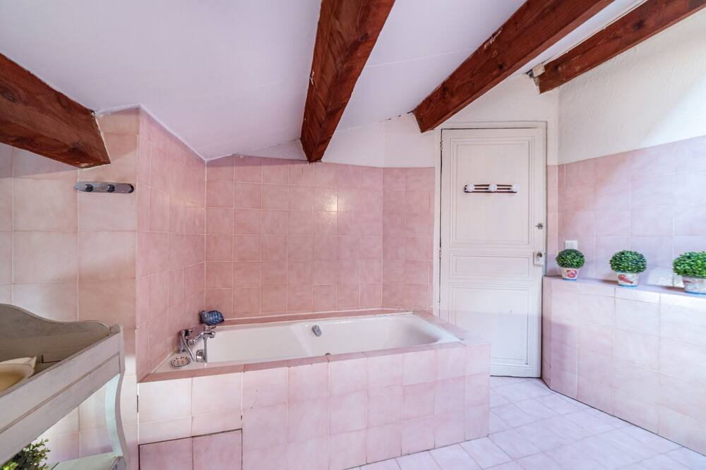 Photo of Bathroom in Palau-del-Vidre