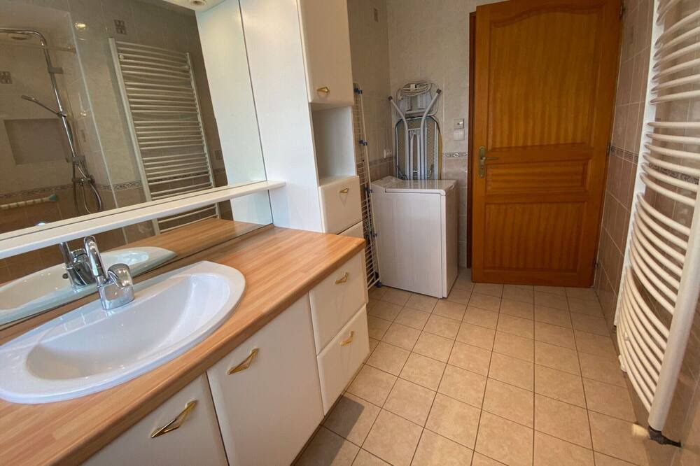 Photo of Bathroom in Previnquieres