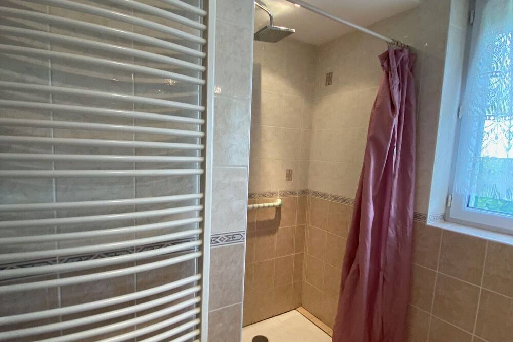 Photo of Bathroom in Previnquieres