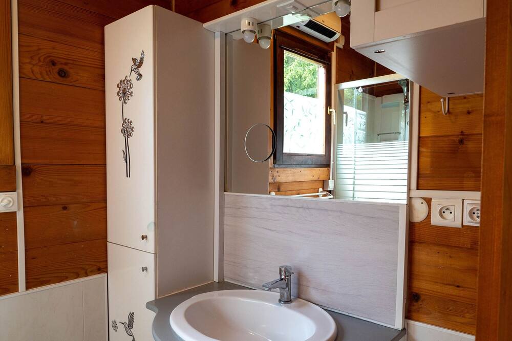 Photo of Bathroom in Salles-Curan