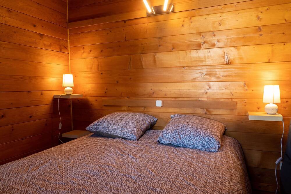 Photo of Bedroom in Salles-Curan
