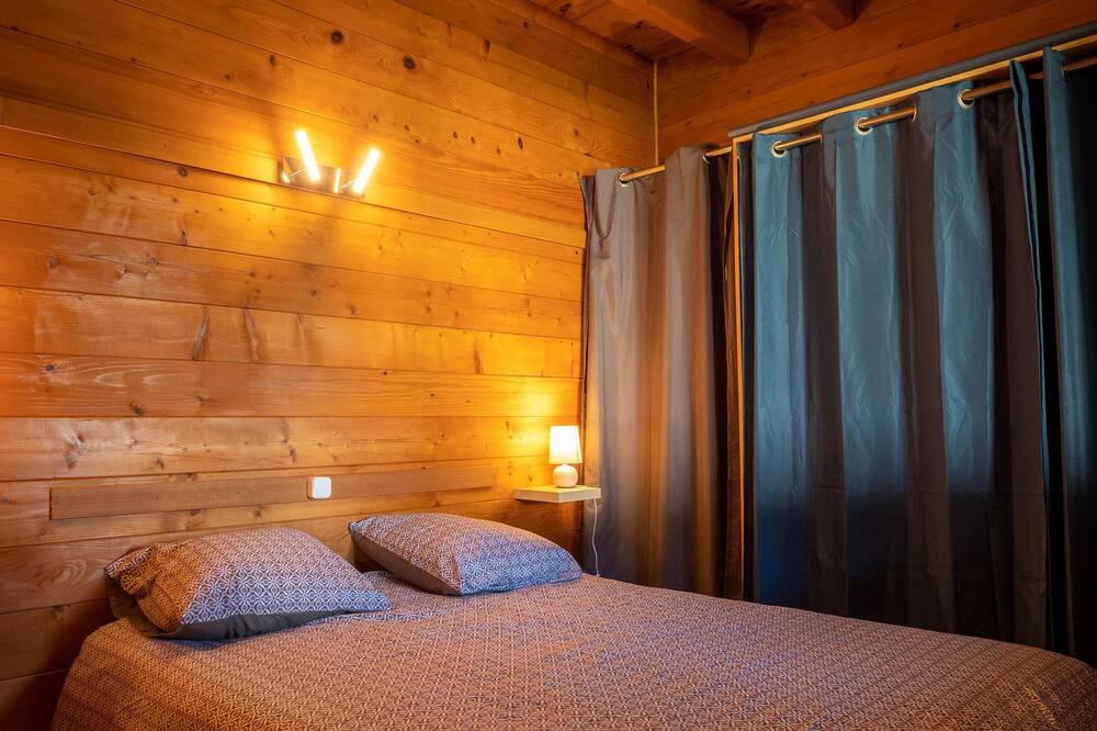 Photo of Bedroom in Salles-Curan