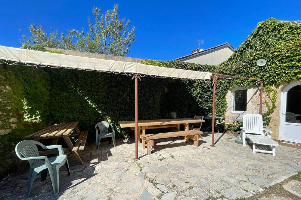 Photo of Outdoor in Saint-Andre-de-Vezines