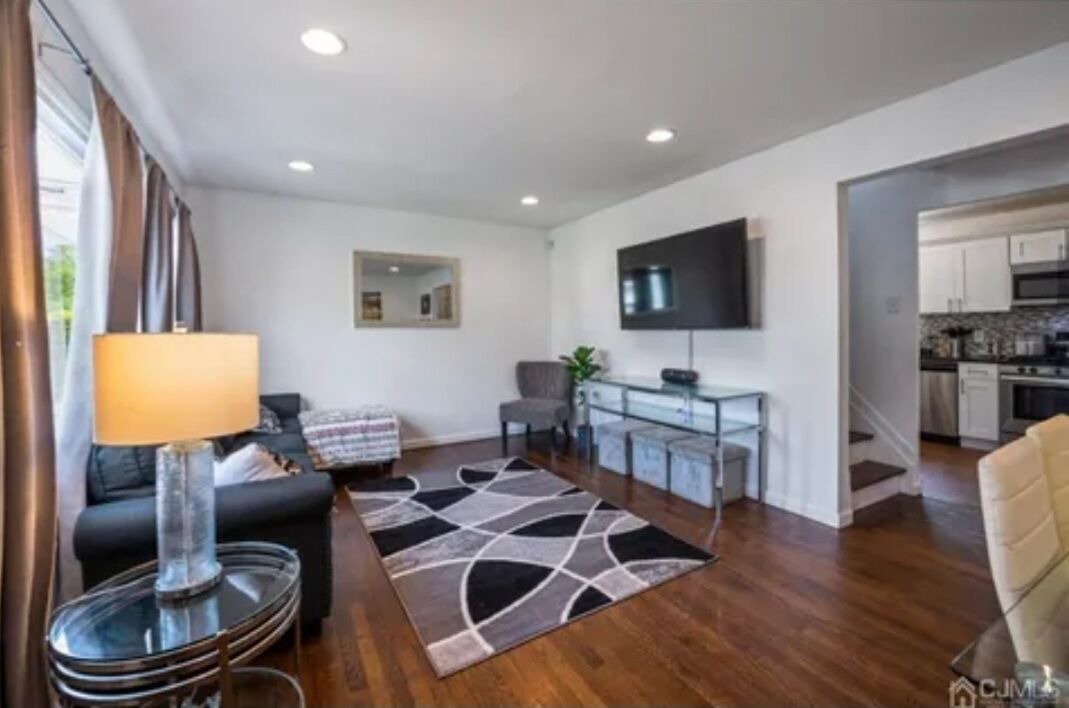 Photo of Livingroom in Hopelawn