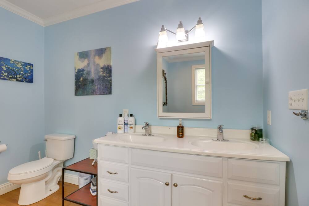 Photo of Bathroom in Spottswood