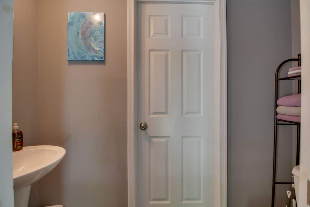Photo of Bathroom in Spottswood