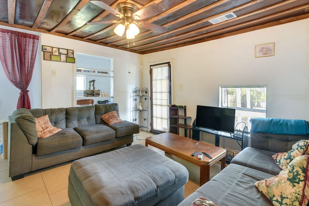 Photo of Livingroom in Texas Gulf Coast Region