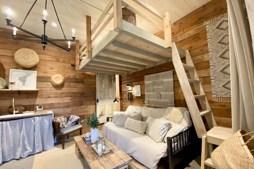 Photo of Livingroom in North Dundas