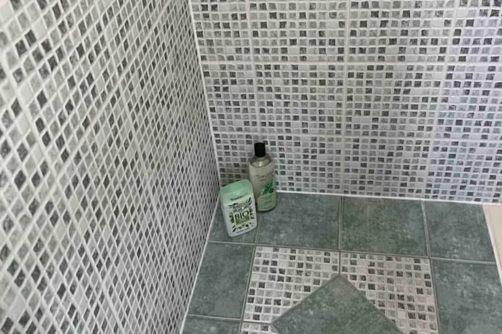 Photo of Bathroom in Le Grand-Quevilly
