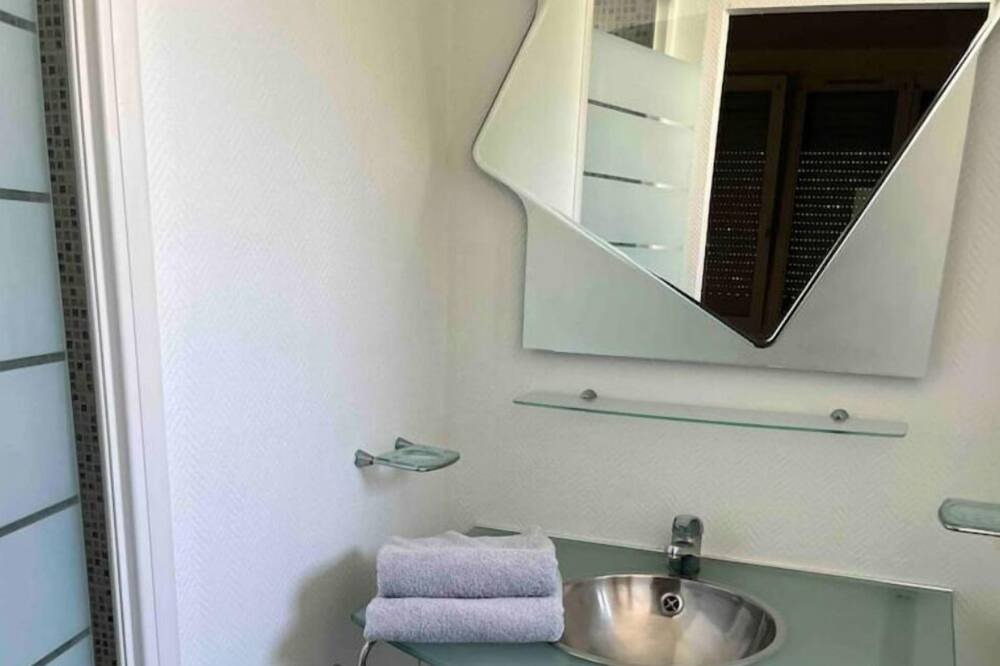 Photo of Bathroom in Le Grand-Quevilly