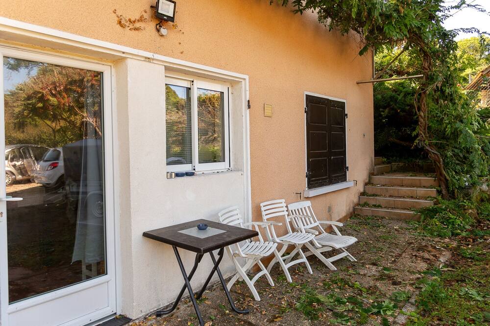 Photo of Patio Balcony in Lepin-le-Lac