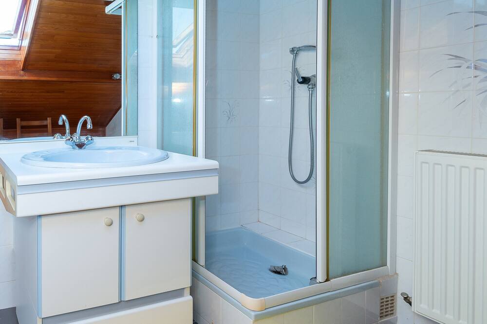 Photo of Bathroom in Lepin-le-Lac