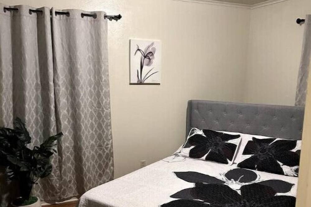 Photo of Bedroom in La Sierra