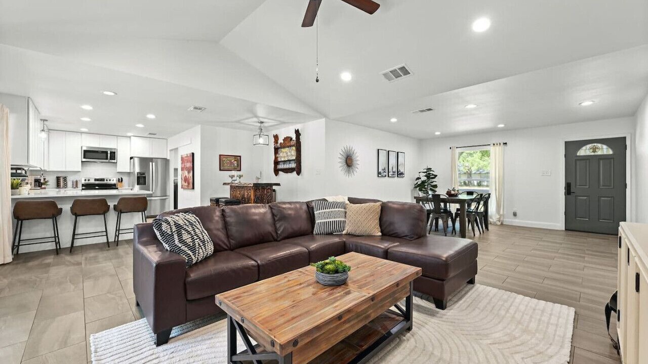 Photo of Livingroom in San Leanna