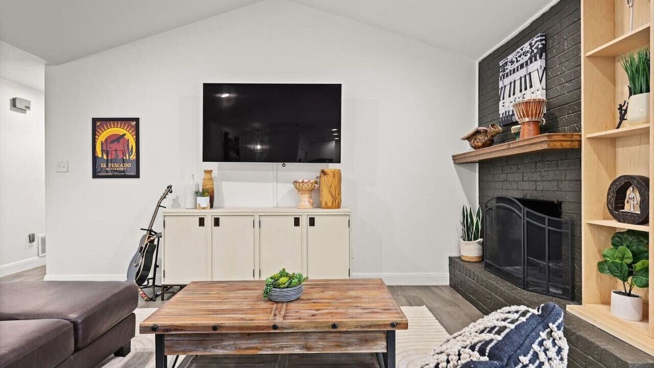 Photo of Livingroom in San Leanna