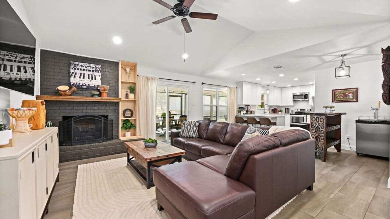 Photo of Livingroom in San Leanna