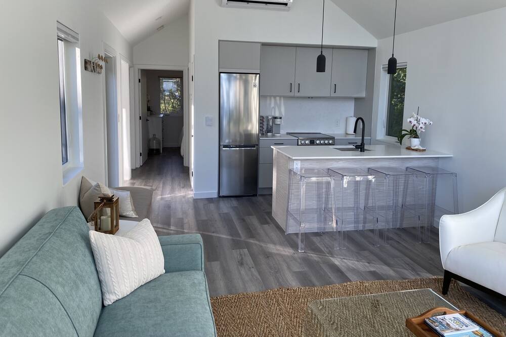 Photo of Livingroom in Boutiliers Point