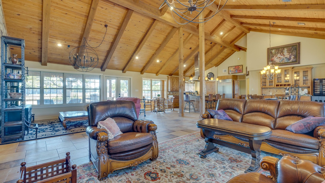 Photo of Livingroom in McNeil