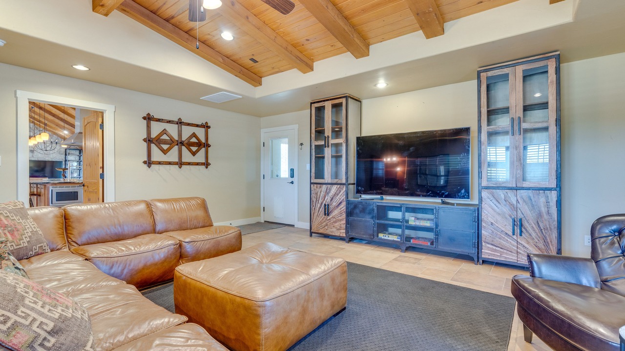 Photo of Livingroom in McNeil
