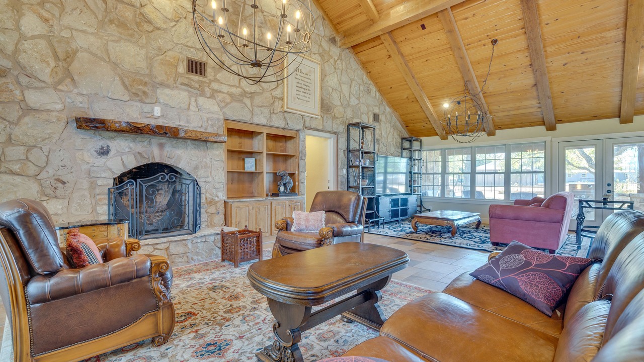 Photo of Livingroom in McNeil