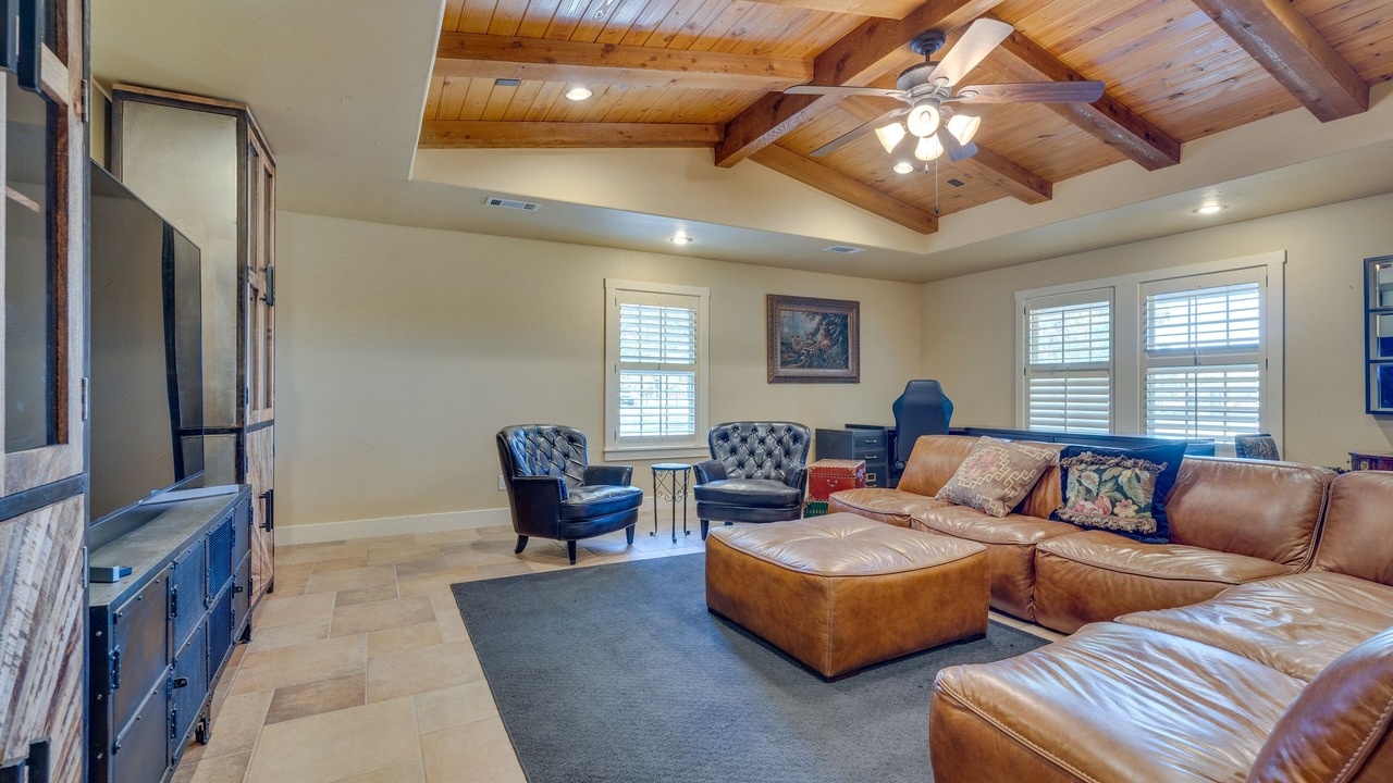 Photo of Livingroom in McNeil