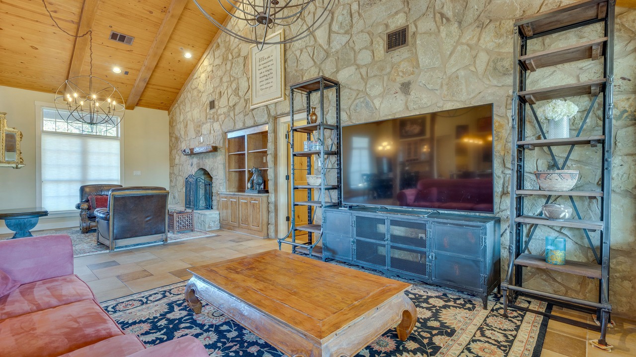 Photo of Livingroom in McNeil