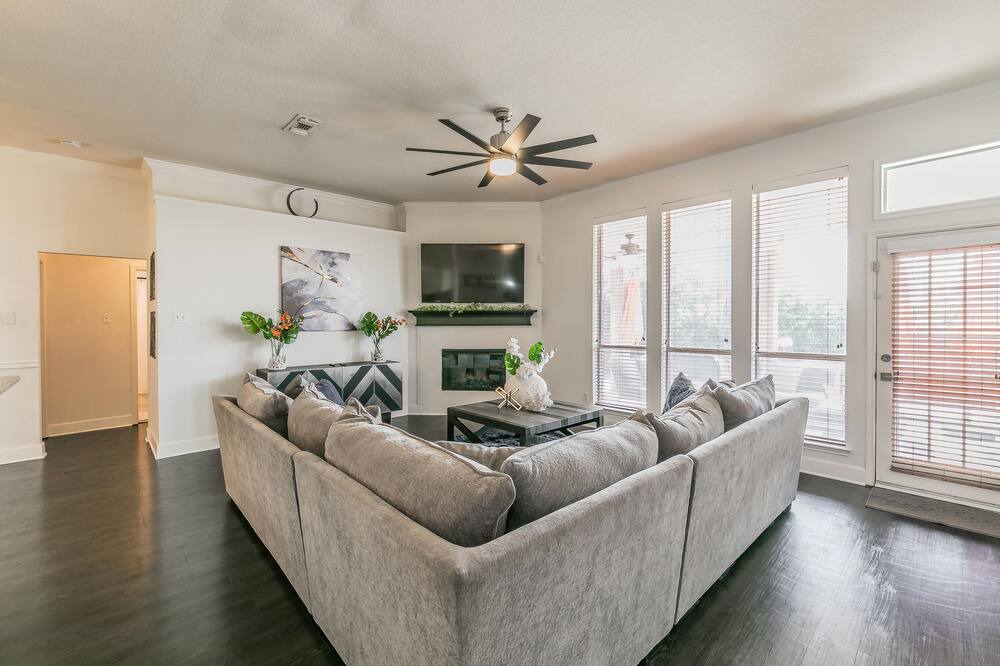 Photo of Livingroom in South Arlington