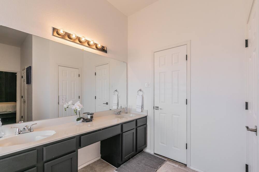 Photo of Bathroom in South Arlington