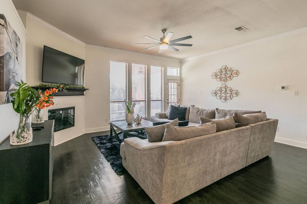 Photo of Livingroom in South Arlington