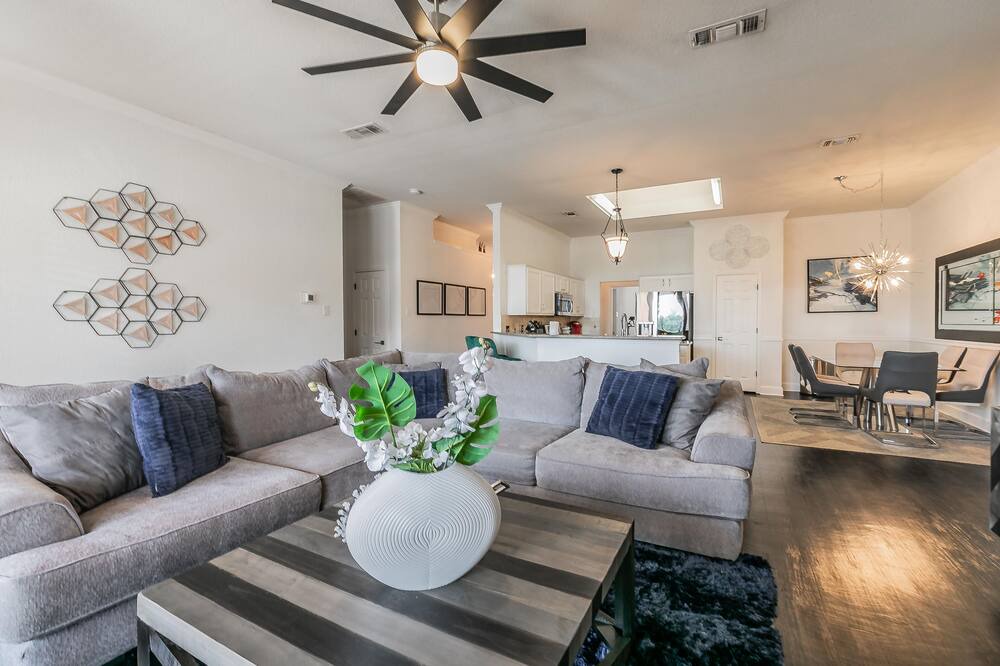 Photo of Livingroom in South Arlington