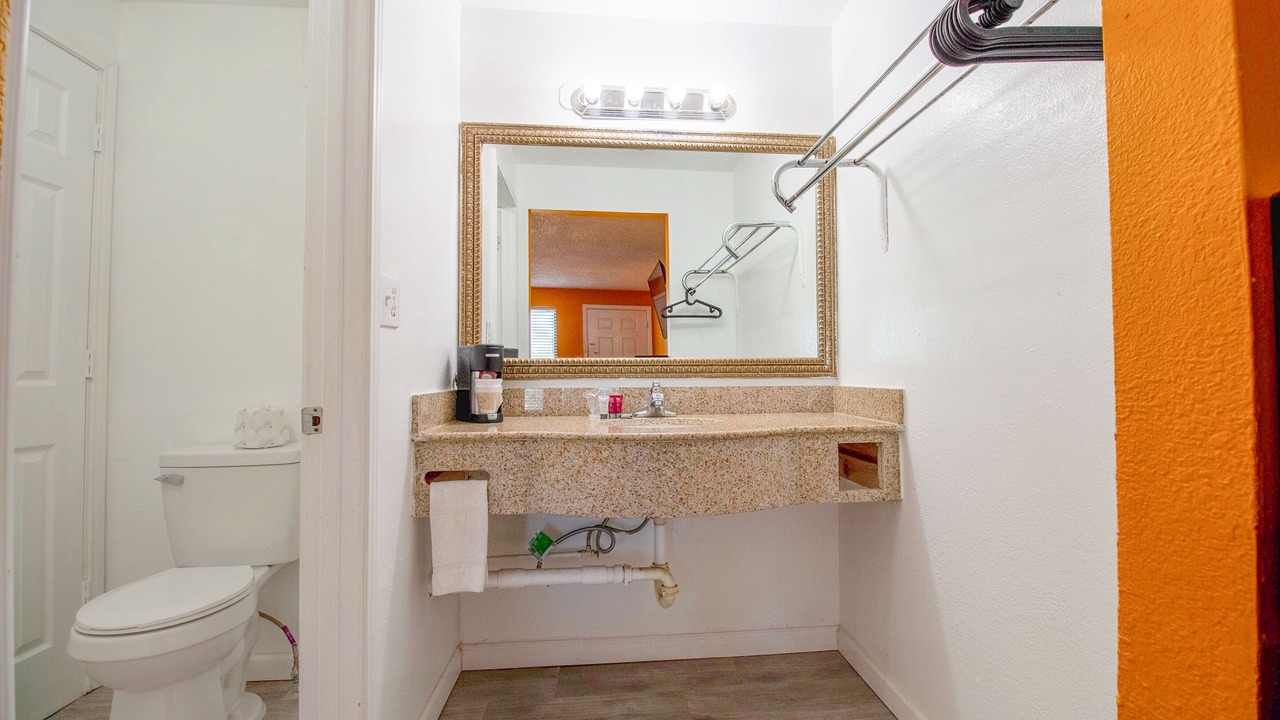 Photo of Bathroom in Seiling
